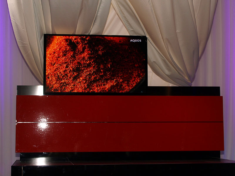 Illustration for article titled Sharp Unveils "Experimental" LCD TVs Just 20 mm Thick